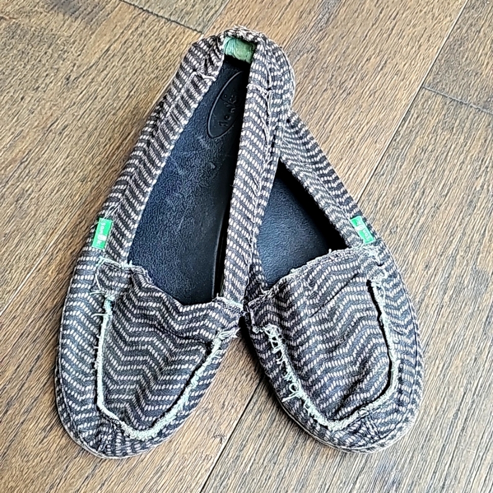 SANUK SHOES WOMEN'S SIZE 10